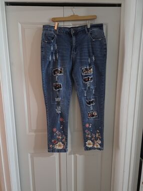 Women's Blue Floral Patterned Distressed Jeans
